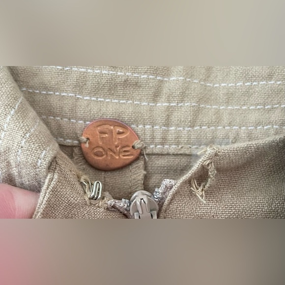 FP Free People tan One Viola slouchy tie front pleated shorts with pockets; 4 - Picture 4 of 9